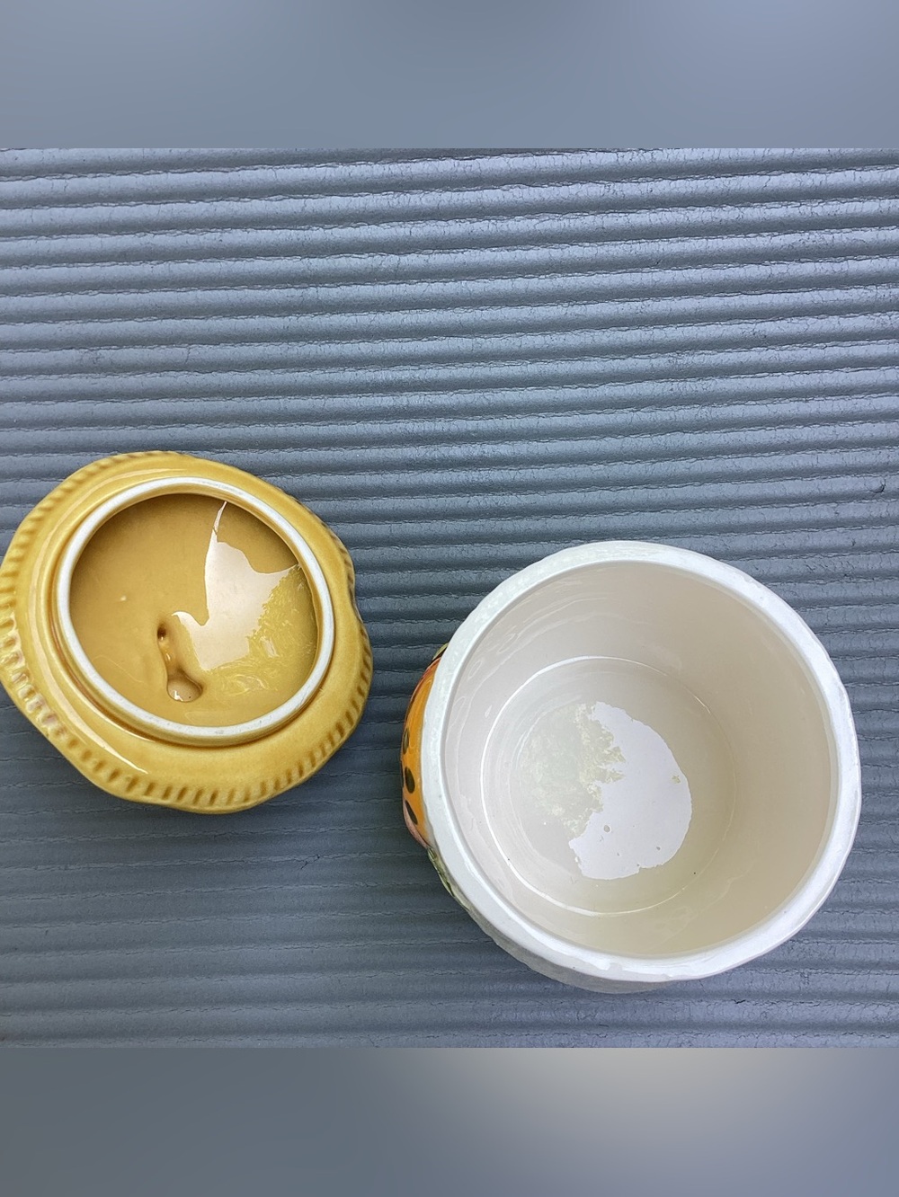 Sears Ceramic Mushroom Canister in Yellow, Brown and Cream - Picture 5 of 6